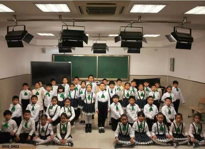 学校中的战斗机,小学课本上的隐形战斗机