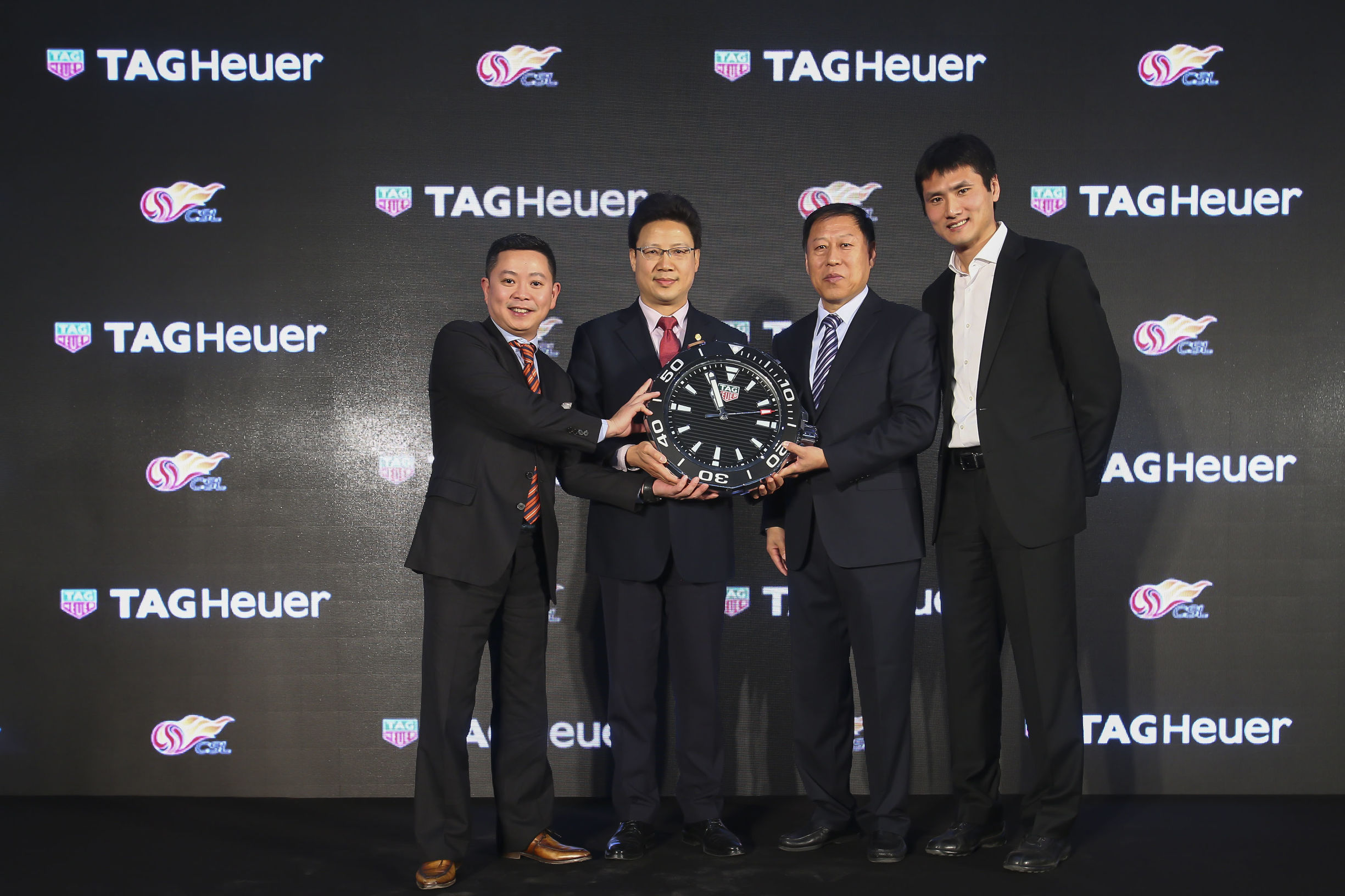 泰格豪雅高颜值精钢腕表火热来袭,泰格豪雅竞潜中超款机芯