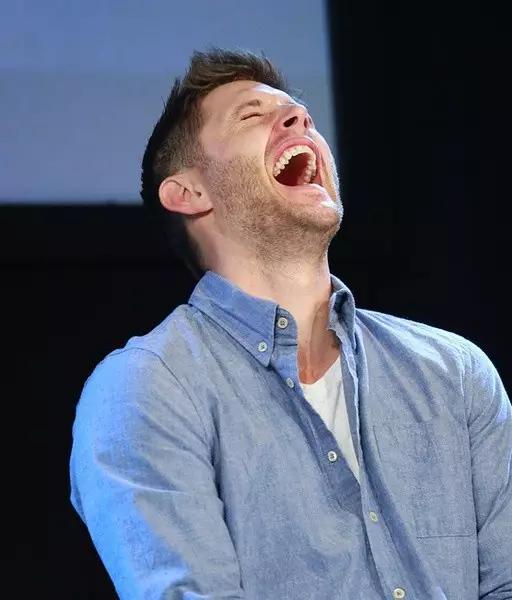 他美剧第一帅哥的称号,可绝非浪得虚名。