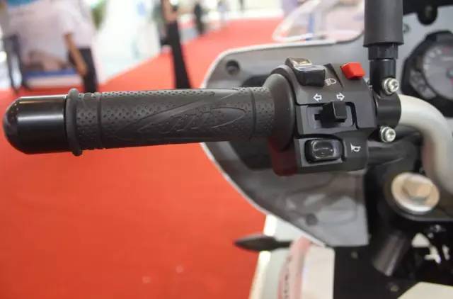 蓝巡300新款价格,300蓝圈夜光效果