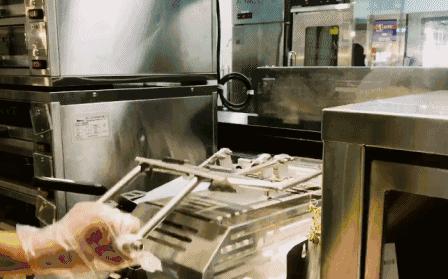 全国首家！能喝啤酒的绿色KFC你101%没吃过！热压帕尼尼、北美甜薯条……KPRO餐厅，要被挤爆啦！