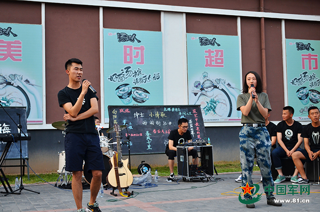 一大波帅哥来袭！远航乐队露天演唱会嗨翻军校