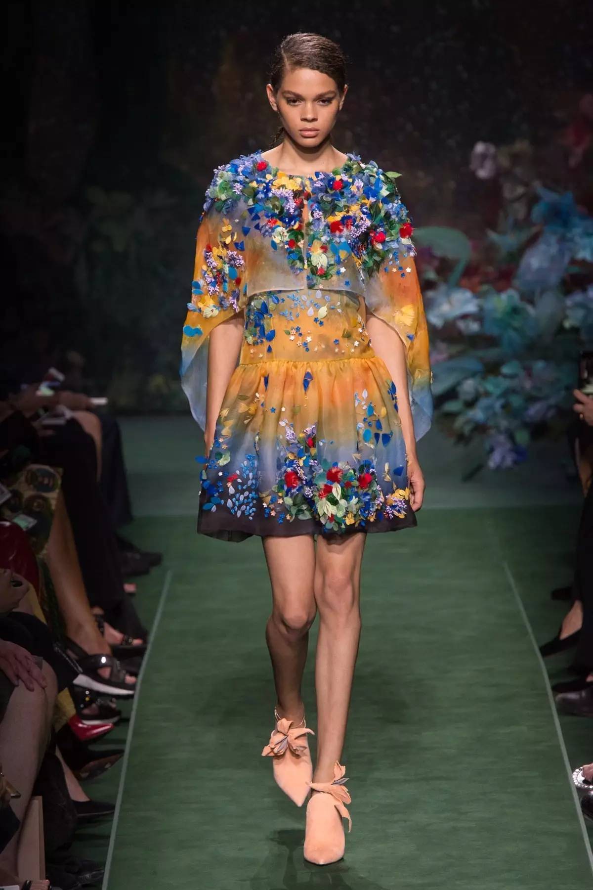 高定周时装秀视频,高定巴黎时装周发布会