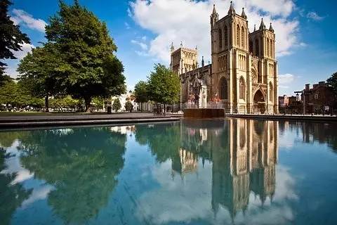 英国南部城市有哪些大学,英国的大学之城