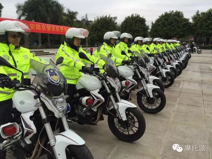 蓝巡300新款价格,300蓝圈夜光效果