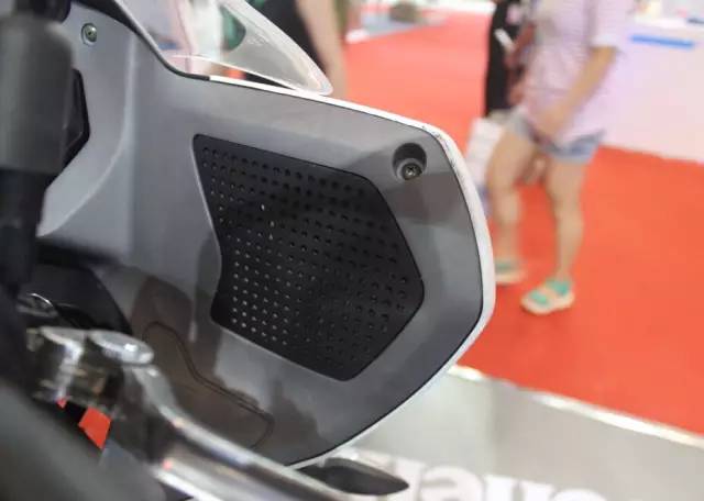 蓝巡300新款价格,300蓝圈夜光效果