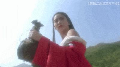 篮球场上的搞笑图片,打篮球加一个人搞笑图片