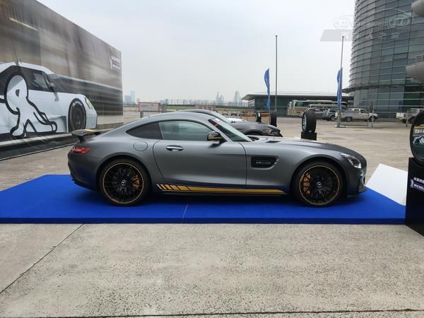 人不能穿新鞋寓意,人不能穿黄色鞋子吗