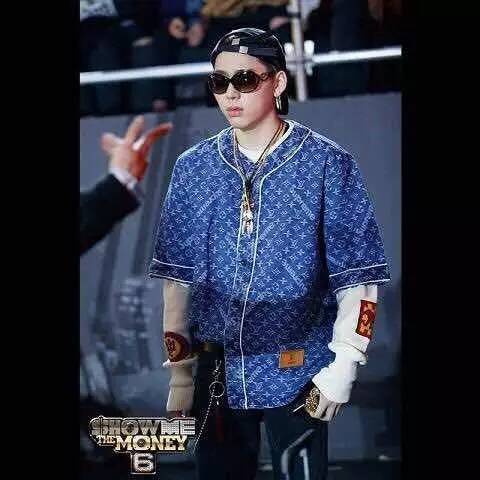 活久见大牌联名,lv衣服上面有个supreme联名是真的吗