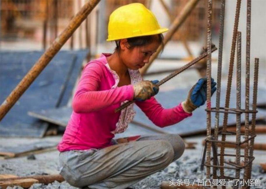 在工地上做工的女人，上班时候虽然满头大汗，然而她们下班后也是风情万种！