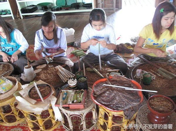 缅甸女子卷手工烟赚钱养家，每天收入10000缅元