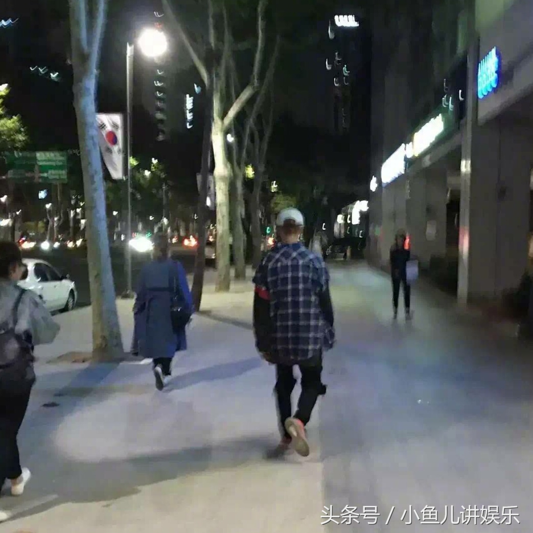 偶遇鹿晗向往的生活,路上偶遇鹿晗来个近距离拍摄