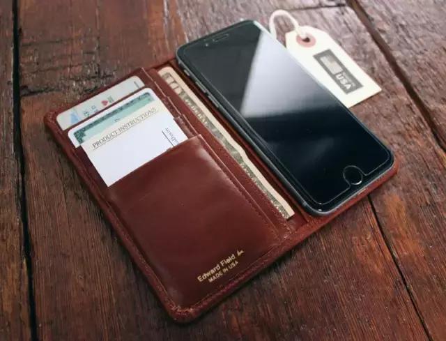 出门只带现金的男人,出门只带零钱包