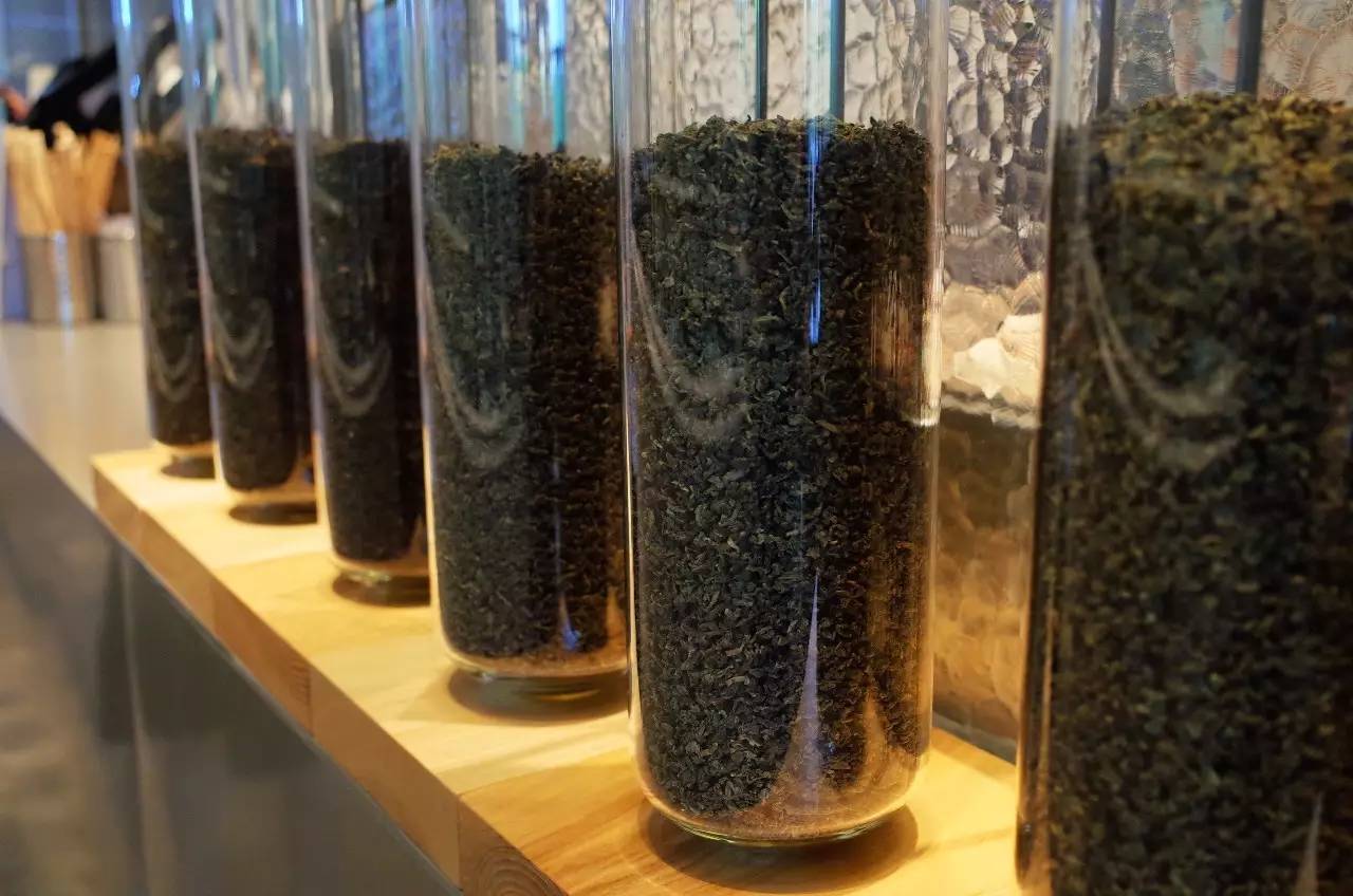 长大后茶饮店就像江湖的高手,一代起一代落但能真正成为新闻暴风眼的真的只有喜茶