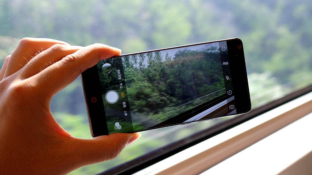 无边框努比亚z17,努比亚z17无边框是全网通吗