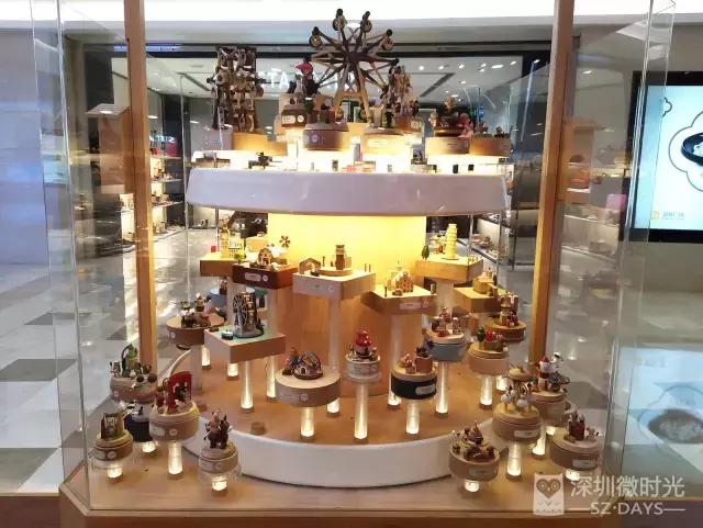 这家店挂着音乐盒的招牌，里面竟然藏着一个免费游乐园？