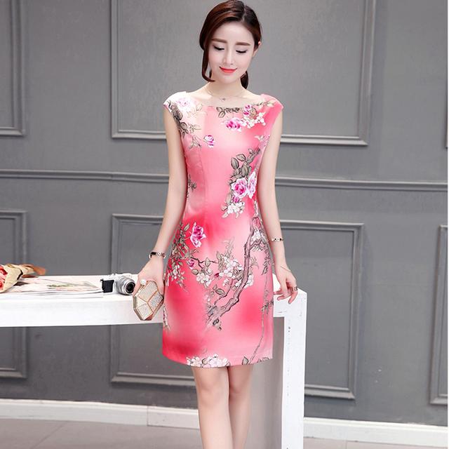 时髦百搭的连衣裙穿搭上身很自然,年轻自信的连衣裙穿搭随心又时髦