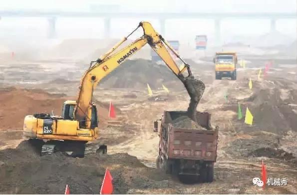 二手小型挖掘机市场及挖机价格,二手挖机市场的坑是什么