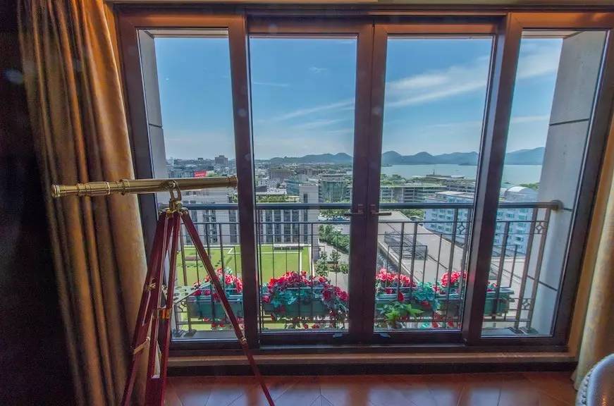 一天吃四五顿饭不长肉才怪,一天吃四顿不胖都不行