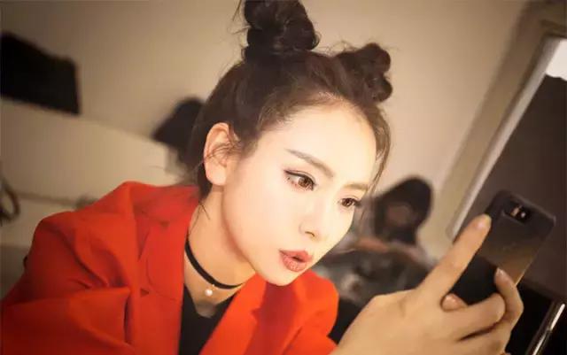 热巴戴的美瞳,热巴戴美瞳了吗