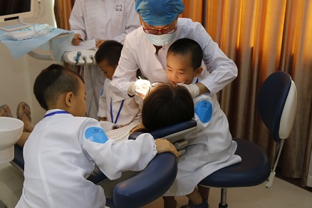 啃苹果牙龈容易流血,吃苹果牙齿出血啥原因