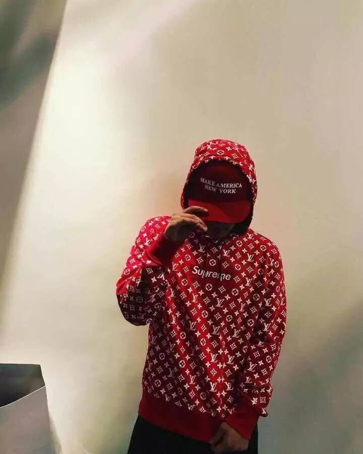 活久见大牌联名,lv衣服上面有个supreme联名是真的吗