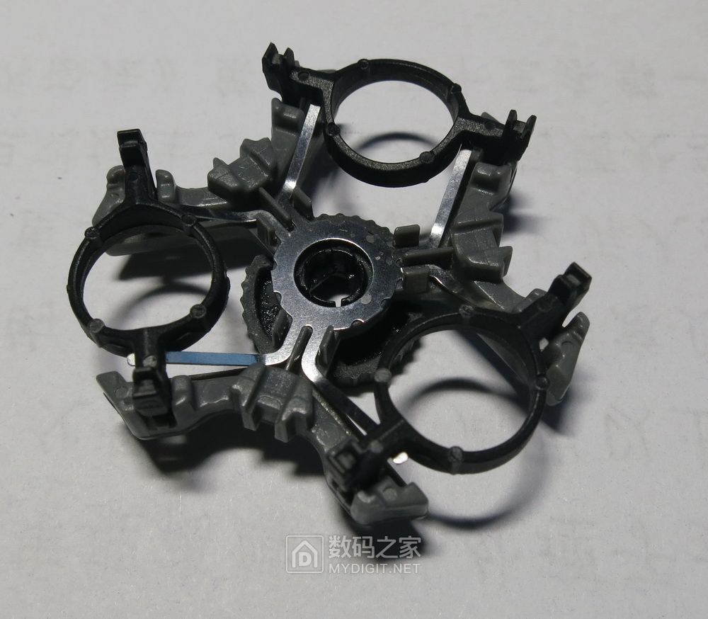 飞利浦三头剃须刀刀头拆卸清洗,传统剃须刀剃须的感受