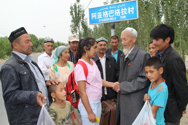 皮山县这位小姐姐暑假回来当老师,只因她和家乡有个约定