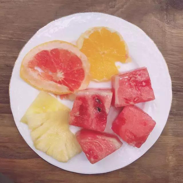 蹦野迪不如吃果盘，如何用20块在上海街头打败妖艳*货贱**？