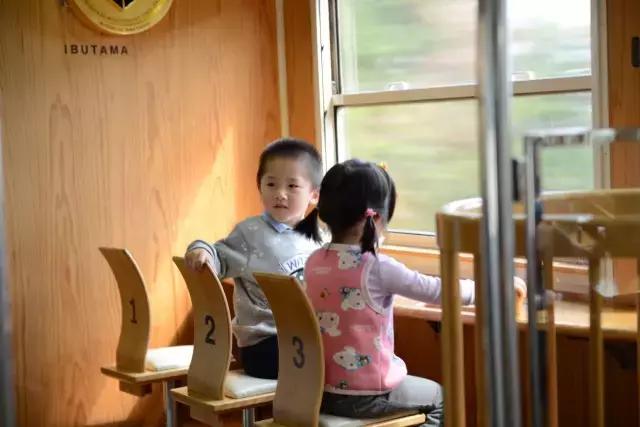 坐火车旅行最美线路亲子,火车亲子旅行