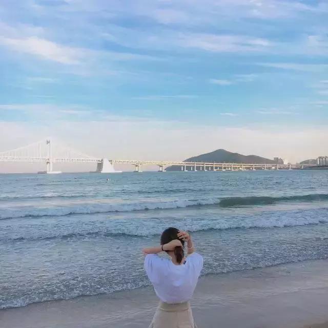 面部表情尴尬僵硬不自然怎么拍照,一拍照肢体就僵硬就尴尬