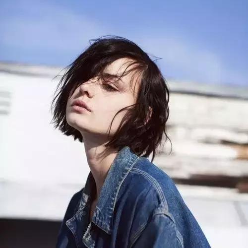 头发特别干枯毛躁软塌怎么办,夏天头发干枯毛躁怎么办