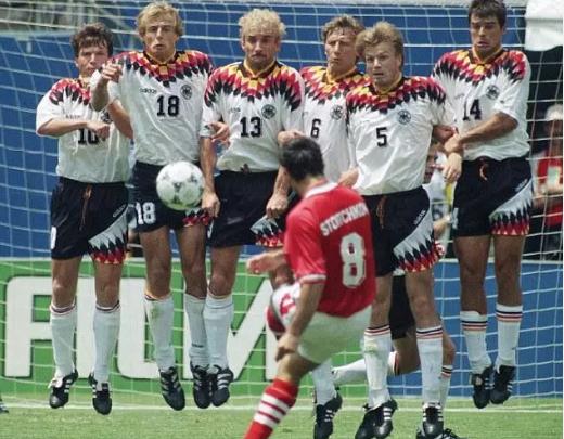 阿迪达斯经典足球鞋系列回顾,阿迪达斯足球鞋全系列介绍