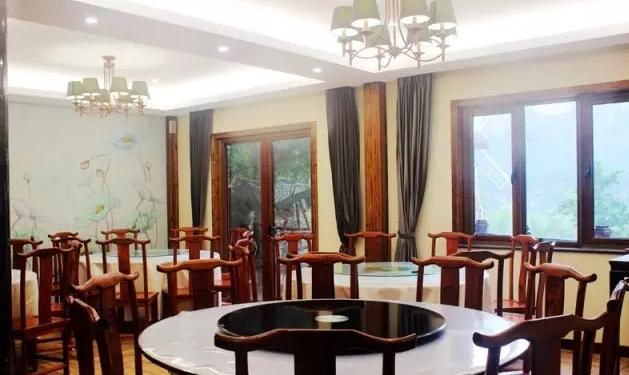 四明山四窗岩漂流几点到几点开门,四明山四窗岩漂流