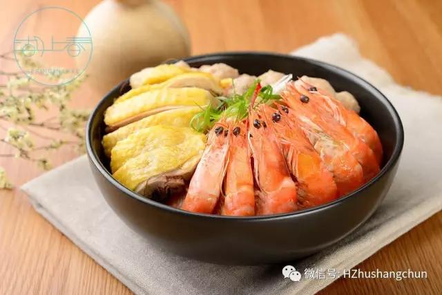 一天卖掉60只生烤乳鸽，卤切肥肠要配小米酒！杭州的深夜小酒馆是这样的