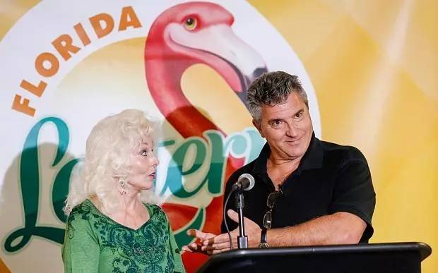 夫妇买彩票中数千万英镑,夫妇买彩票中奖15亿