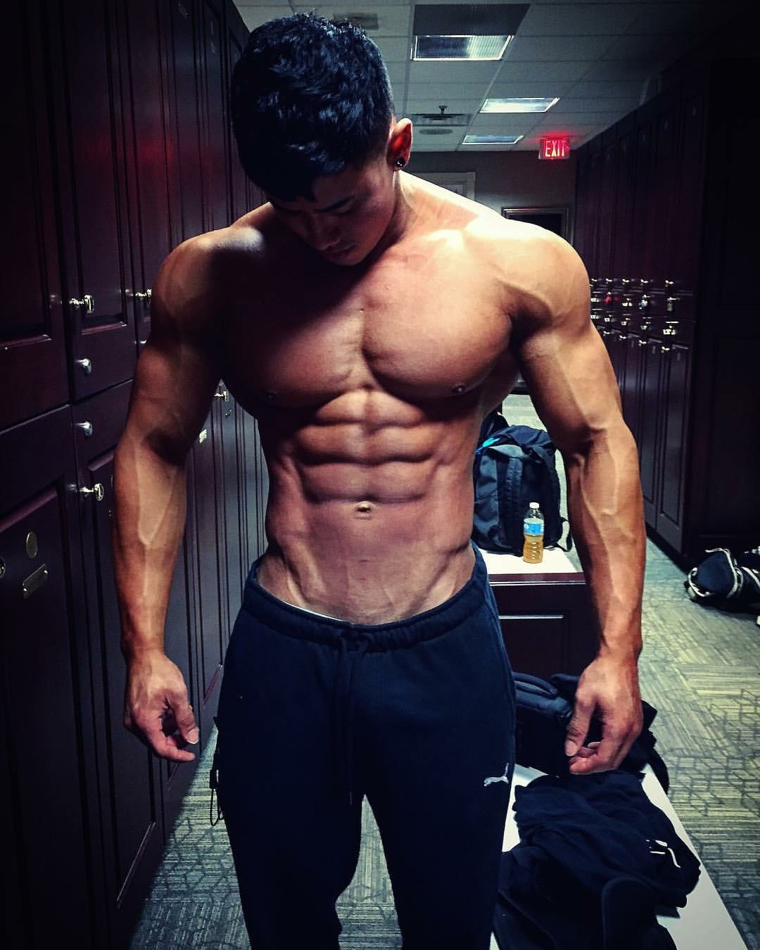 扁平胸要多久才能练出合格胸肌,方形胸肌与圆形胸肌对比图片