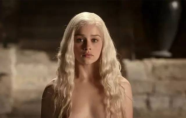 她在《权力的游戏》里一脱成名，却从此走上了实力派的光辉大道