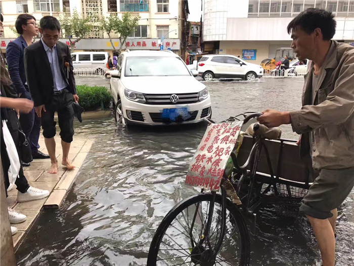 鏆撮洦琚煄韬奖瑙嗛,鏆撮洦琚煄杞﹁締琛屼汉瑙嗛