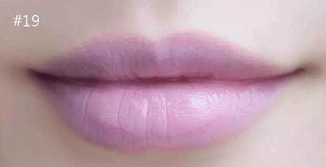 李一桐涂偏黑口红,李一桐唇纹