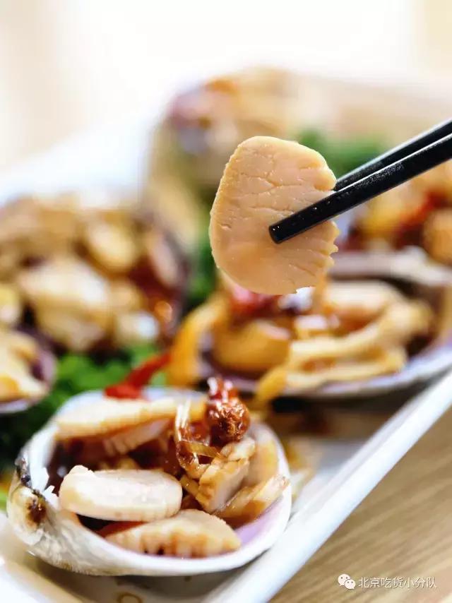 三里屯的豪放派海鲜，直接把渔船搬进了店