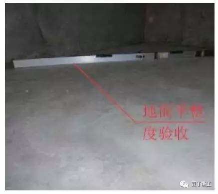 地砖地板高低差怎么收口,地面宽窄误差大怎么贴瓷砖