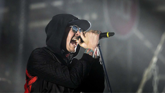 怀念林肯公园贝宁顿,致敬林肯公园主唱贝宁顿