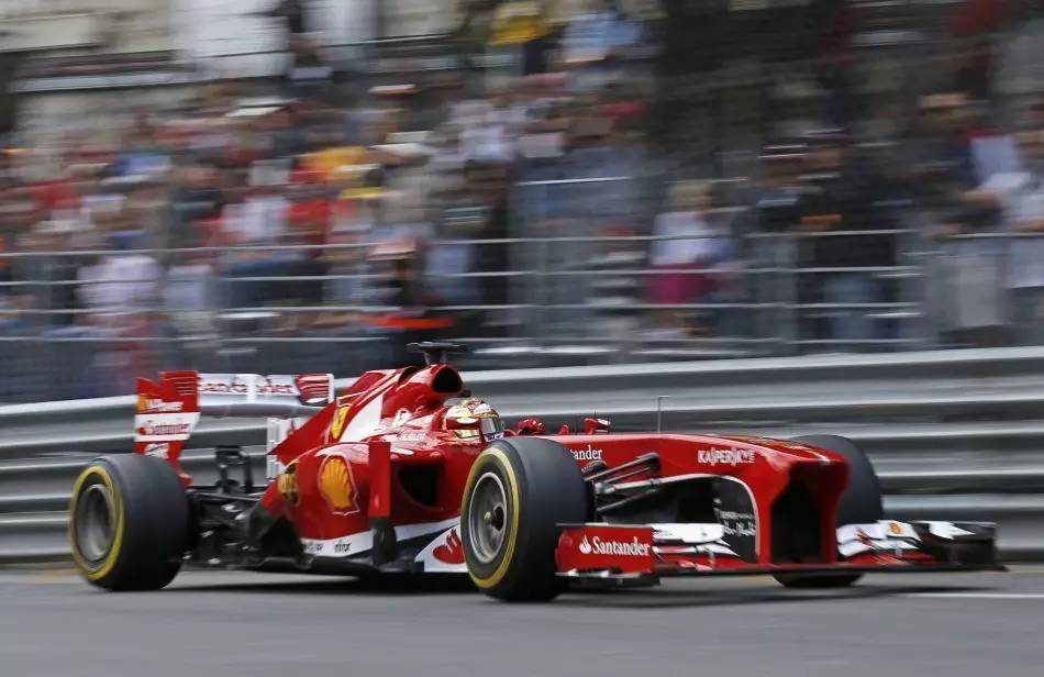 这是一场假的燃油发布会，现场全是法拉利*博兰**基尼等超豪