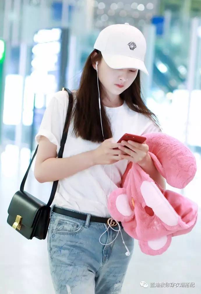 张雪迎短款服装搭配图,明星衣帽间宋祖儿