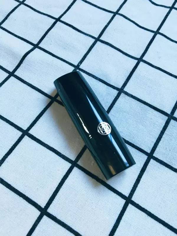 适合夏天的亮色口红测评,夏日必备滋润口红