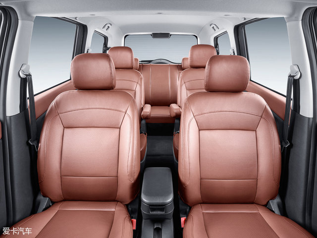 北汽威旺m3价格,北汽威旺m30和五菱宏光尺寸对比