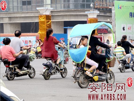 电动车打伞,电动车合法挡雨