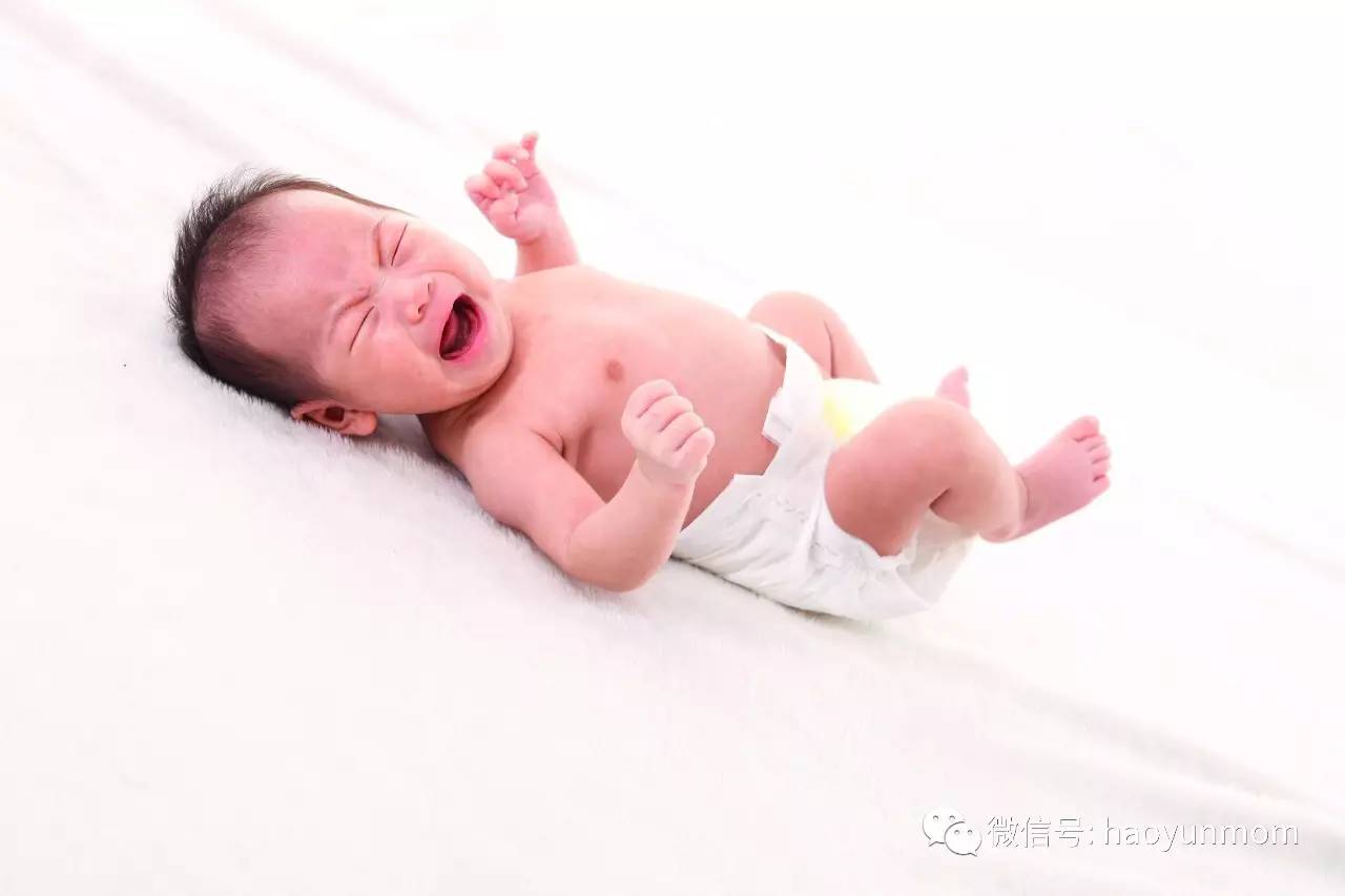 我家宝宝吐奶有奶渣正常吗,我家宝宝吐奶又不长体重