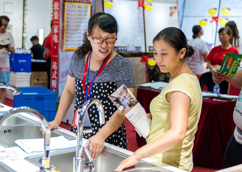 上周六狂欢活动,上热门购物狂欢节